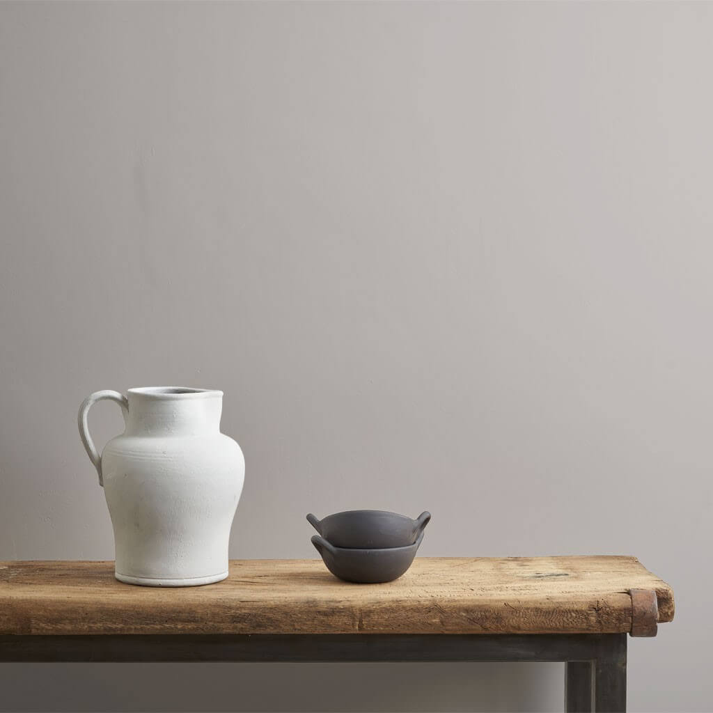 annie-sloan-wandfarbe-adelphi-wall-paint_white-and-black-pot