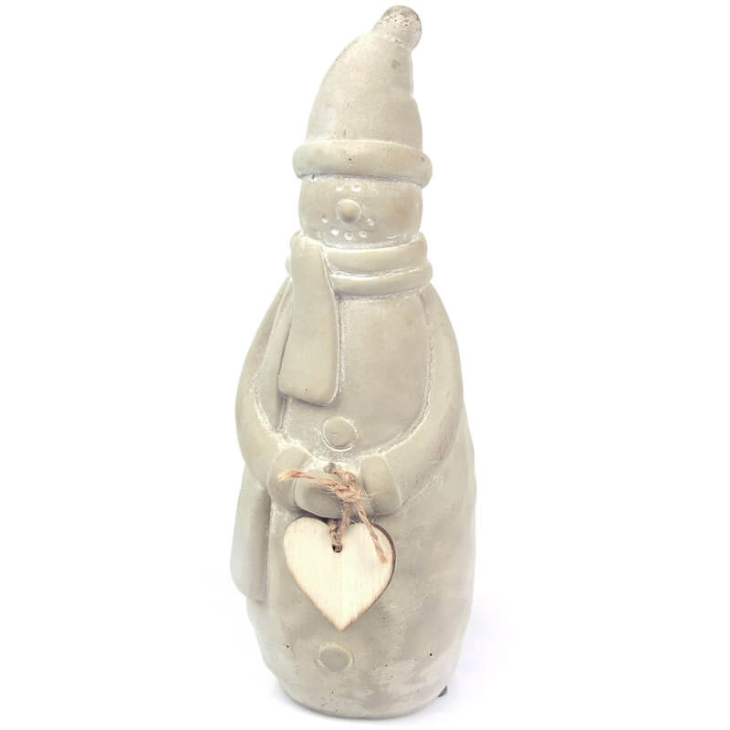 beton-schneemann-sammy-mit-herz