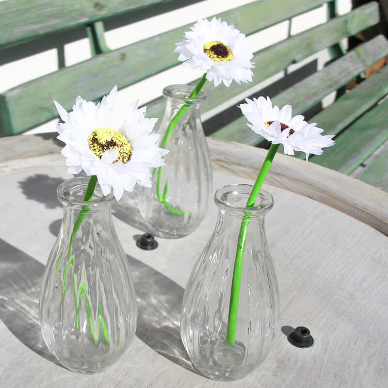 glasvasen-mit-gerbera-weiss